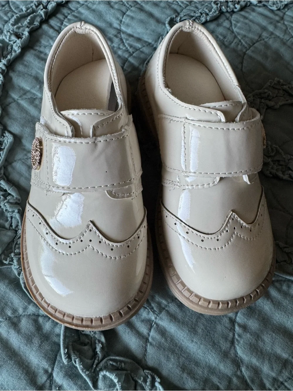 Toddler Cream Mary Jane style Dress Shoes with Gold Accent
